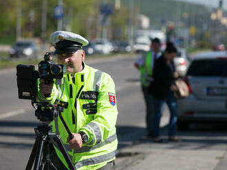 Sankcie za rýchlosť či telefonovanie za volantom sa majú sprísniť