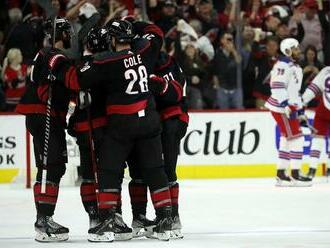 Carolina sa priblížila k finále. Edmonton vyrovnal v bitke o Albertu