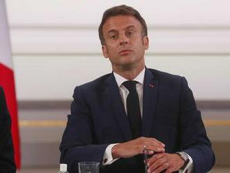 Macron vyzval Erdogana, aby rešpektoval voľbu Fínska a Švédska vstúpiť do NATO