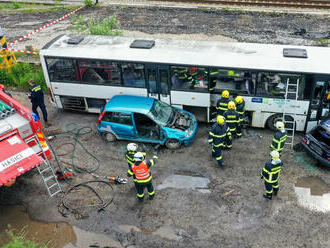 V Dačicích proběhlo taktické cvičení, nehoda linkového autobusu a dvou osobních vozidel prověřila součinnosti složek IZS