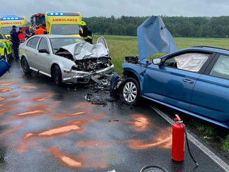 V půl desáté vyjeli hasiči k dopravní nehodě dvou osobních automobilů na silnici mezi Velkou Dobrou…