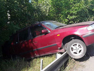 Profesionální jednotka hasičů ze stanice Teplice vyjela k dopravní nehodě tří osobních automobilů u…