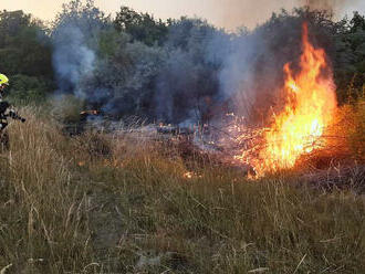 Jednotka ze stanice Most zlikvidovala požár porostu za Mostem ve směru na Chomutov. Hořelo na ploše…