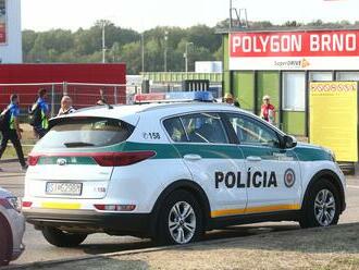 Policajti majú novú páku na šoférov: Natočia vás z utajeného autobusu!