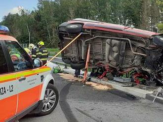 VIDEO: Auto narazilo do přívěsného vozíku. Na D1 na Žďársku zemřeli dva lidé