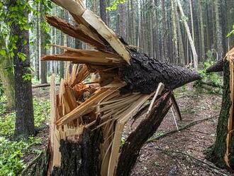 Silný vítr i kroupy. Moravu a Slezsko zasáhnou bouřky, varují meteorologové