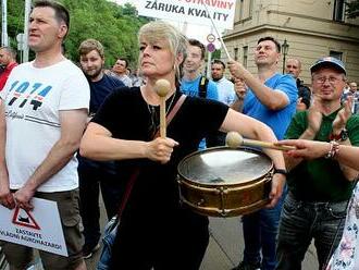 FOTO: 'Bude hlad!' Zemědělci vyrazili na protest. Pochod uzavřel část magistrály