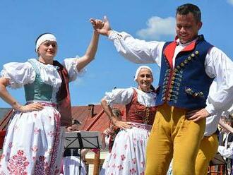 VIDEO: Muzika i víno. Horní náměstí v Přerově oživil folklorní festival