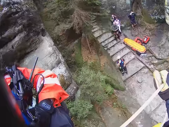 VIDEO: Záchrana očima leteckého záchranáře. Cizinec zkolaboval v Adršpachu