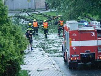 Česko znovu zasáhnou bouřky, varují meteorologové. Doprovázet je mohou kroupy