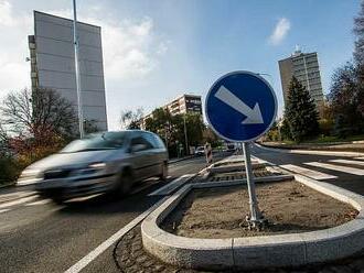 Konec absurdních limitů? Vláda chce povolit vyšší hluk u méně vytížených silnic