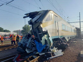 Pendolino sa zrazilo s posunovacou lokomotívou, zahynul strojvedúci  