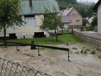 Prvé vrtochy počasia sú tu: Búrky zaplavili Kysuce, od sveta sú ODREZANÉ viaceré osady