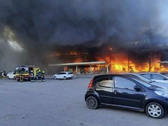 Ukrajinské nákupné centrum zasiahli RAKETY: Zahynulo najmenej DESAŤ ľudí