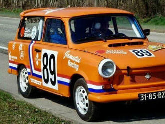 K mání je závodní Trabant, komunistická legenda pro závody v rallye je dnes překvapivě levná