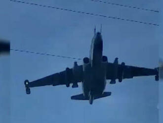 VIDEO: Pád ruského bojového lietadla Su-25. Ukrajina v tom prsty zrejme nemá