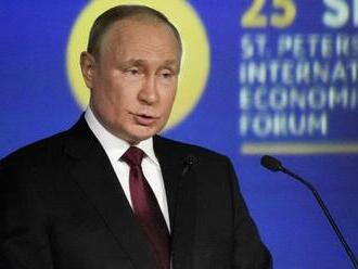 Putin na fóre kritizoval USA a EÚ: Jednostranný svetový poriadok sa skončil