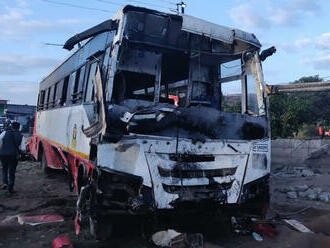 Pri prepade autobusu v Sýrii zahynulo najmenej 15 vojakov