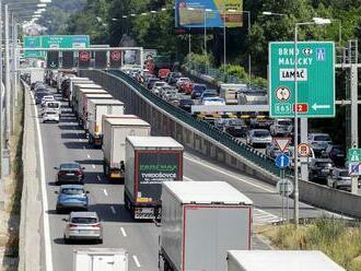 Tunel Sitina bol pre výpadok elektriny neprejazdný, v oboch smeroch vznikli veľké kolóny