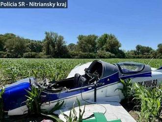 Pri Nových Zámkoch spadlo malé lietadlo s dvomi Čechmi, jeden neprežil