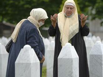 Holandsko sa ospravedlnilo vojakom, ktorí nedokázali zabrániť genocíde v Srebrenici