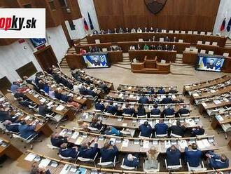 Poslanci Národnej rady sa zídu na schôdzi opäť od utorka, riešiť majú aj vetovaný zákon