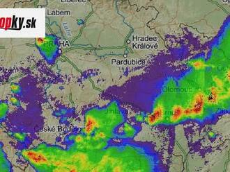 MIMIMORIADNE Na Slovensko sa valia extrémne búrky: V Česku vznikajú prvé silné supercely, hrozba tornád!