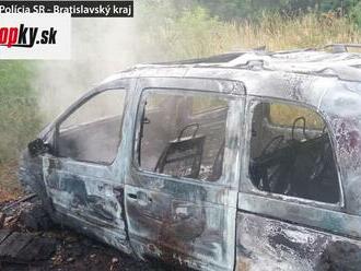 FOTO Neznámy páchateľ ukradol auto z autoservisu a potom ho podpálil