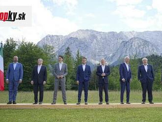 FOTO zo samitu G7 vyvolali obrovský rozruch: Všimnete si dve veci, ktoré na nich nesedia?