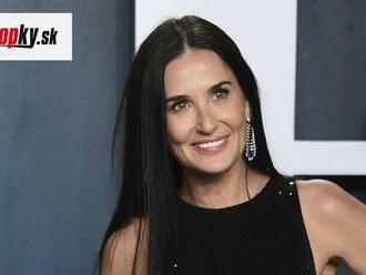 59-ročná Demi Moore je zamilovaná ako PUBERTIAČKA: FOTO s mladším milencom ako DÔKAZ!