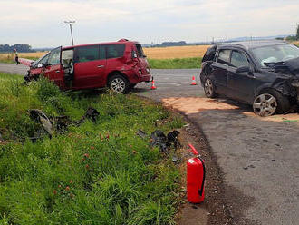 Na křižovatce u obce Martinice na Kroměřížsku zasahovali hasiči u nehody dvou osobních vozidel