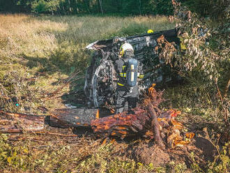 Osobní auto začalo po dopravní nehodě hořet u Řešína v Plzeňském kraji. U požáru v rámci…