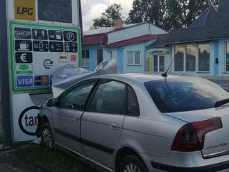 V Soběslavi zemřel při nehodě osobního vozidla řidič, narazil s automobilem do reklamního panelu