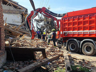 V Olšanech u Prostějova došlo k výbuchu v rodinném domě, dalších 20 exploze poškodila. Zraněni byli tři lidé, jeden zemřel