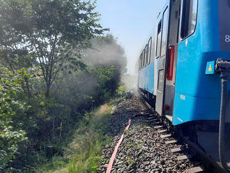 Požár vlaku na železniční trati Liberec – Česká Lípa likvidovali hasiči, evakuováno bylo 100 cestujících