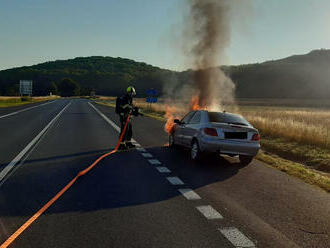 Jednotka ze stanice Louny a dobrovolná jednotka z Měrunic vyjely k požáru osobního auta u obce…