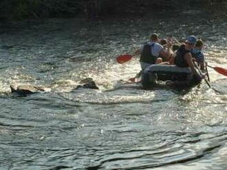 Pokojný splav rieky Váh alebo adrenalínový rafting na na kanáli v Liptovskom Mikuláši.