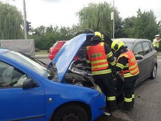 V Otrokovicích se srazila dvě osobní vozidla, jeden člověk utrpěl zranění