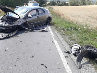 Mezi Lozou a Tlučnou se střetla tři osobní vozidla. Hasiči provedli protipožární opatření a…