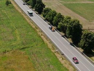 Policejní dron na I/38 v akci: Z nebe hlídal zakázané předjíždění, padaly pokuty