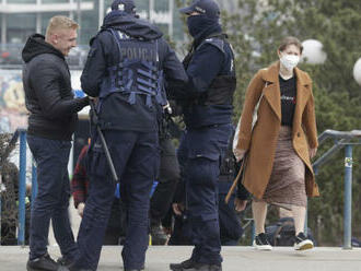 Mladý Poliak čelí obvineniam z terorizmu, na rušnej ulici vo Varšave nastražil bombu