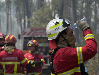 Portugalsko trápia masívne lesné požiare, v akcii je viac ako 3-tisíc hasičov  