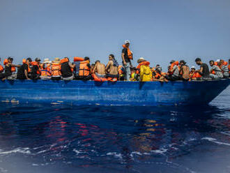 Neďaleko Kanárskych ostrovov našli čln s migrantmi, cestu neprežila žena s deťaťom