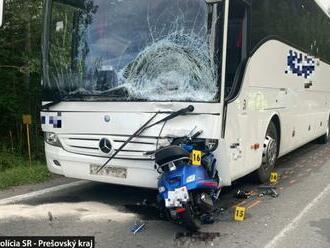 Motorkár prešiel v Tatrách do protismeru a neprežil zrážku s autobusom  