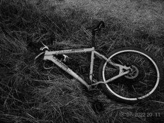 Auto pri Zvolene vletelo do hasičov na bicykloch, dvaja zahynuli  