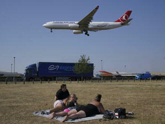 Horúčavy v Británii zlomili doterajší teplotný rekord, na letisku Heathrow namerali cez 40 stupňov Celzia