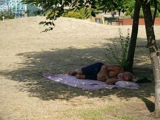 Horúčavy budú silnejšie a potrvajú DLHŠIE, ako sa čakalo. Kedy sa ochladí a prídu búrky?