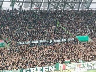 NECHUTNÝ transparent na futbale: Maďarskí fanúšikovia vulgárne DOURÁŽALI Slovensko! FOTO