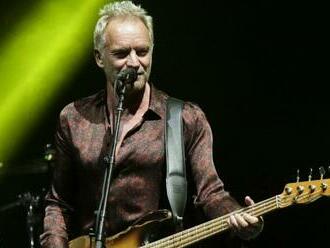 Absurdity a LŽI! Sting prerušil koncert vo Varšave, na pódiu nešetril kritikou vojny