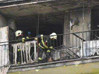 FOTO: Na sídlisku Luník IX zhorel byt a balkón, pri požiari sa nikto nezranil